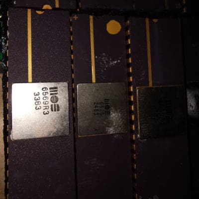MOS 6569 Ceramic Gold VIC II chip (R1 or R3)