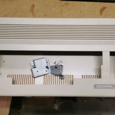 Commodore 64c casing