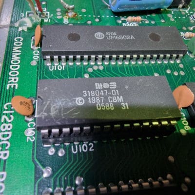 MOS 318047-01 (1571CR DOS ROM)