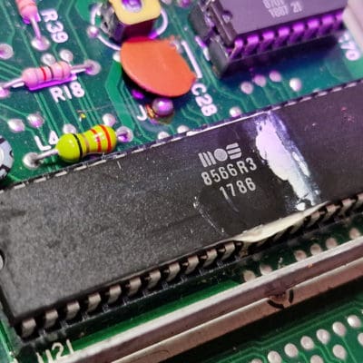 MOS 8566R3 VIC IIe [PAL] - Video Interface Controller for Commodore C128(D)