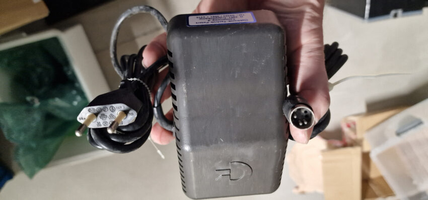 Commodore +4/plus 4 PSU - round version
