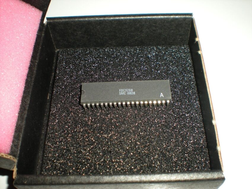 FDC9268 FDC 9268 380787-01 floppy control IC chip for Commodore PC-10-III, PC-1 & A2088