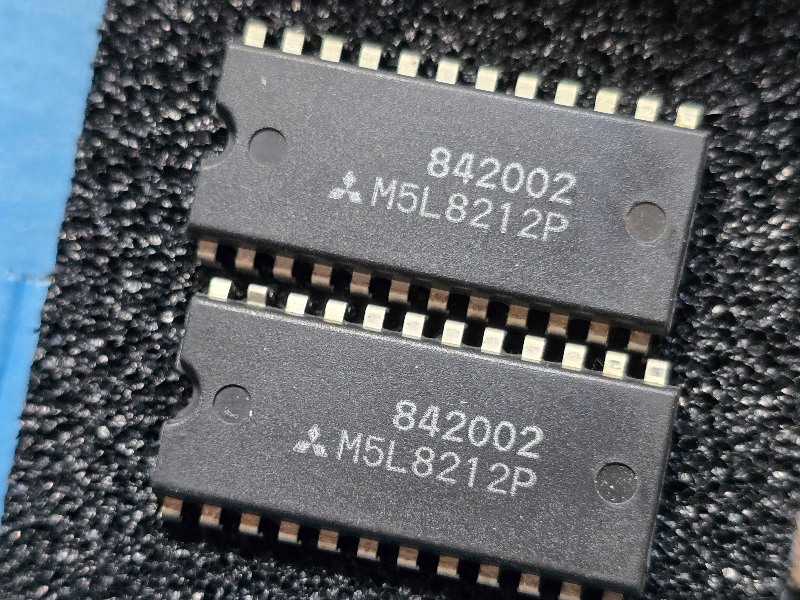 Mitsubishi 842002 M5L8212P