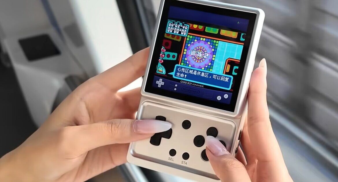 Swivel screen retro handheld revealed