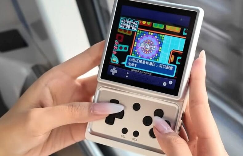 Swivel screen retro handheld revealed